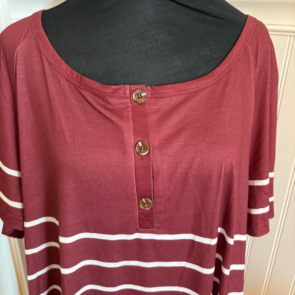 NWT 2XL Bloomchic Wine and Ivory Striped Too with Non-working Button Accents - Picture 2 of 6